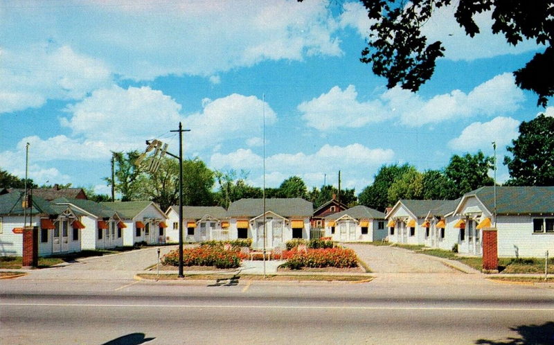 Doherty Hotel Motel (Doherty Motel Hotel, Doherty Motor Hotel) - Vintage Postcard